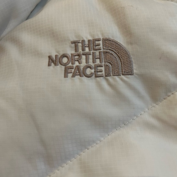 White north face puffy jacket - Picture 2 of 4